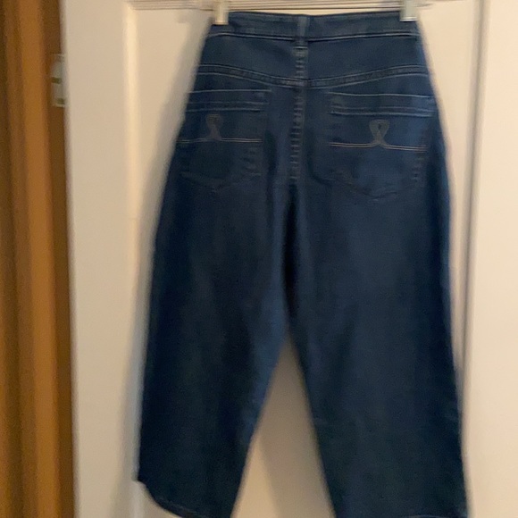 Izod capris - Picture 3 of 3